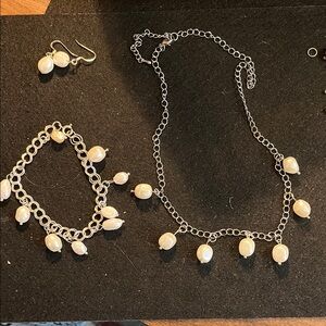 Elegant Freshwater Pearl Jewelry Necklace, Bracelet, and Earrings Set